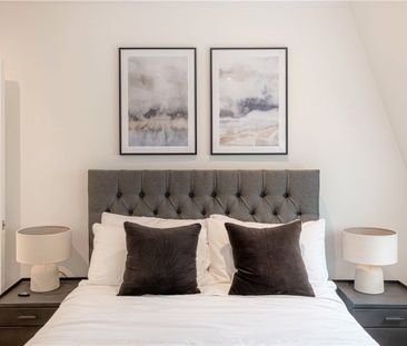 A five bedroom townhouse of approximately 3,170 square feet. - Photo 4