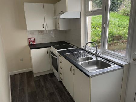 2 bedroom flat to rent - Photo 3