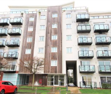 2 Bedroom Flat / Apartment - Admirals House, Gisors Road - Photo 3