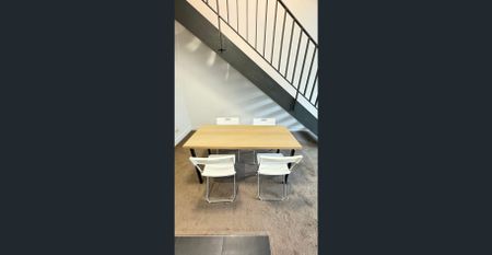 🏡 Fully Furnished-Modern Split-Level 2 Bed 2 Bath Apartment in Waterloo | Fully Furnished | Prime Location - Photo 4