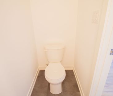 COZY 2 BEDROOM CONDO IN NIAGARA FALLS!! - Photo 4