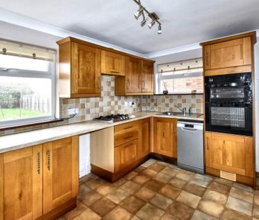 3 bedroom semi-detached house to rent - Photo 5