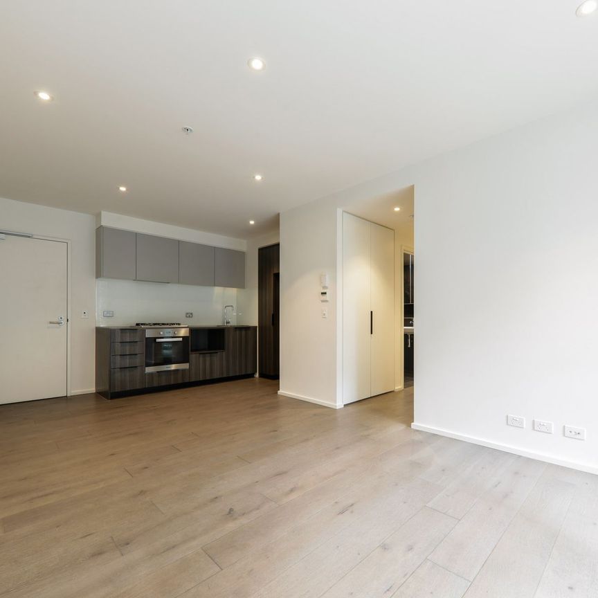 Spacious Apartment Right in the Hearth of Docklands - Photo 1