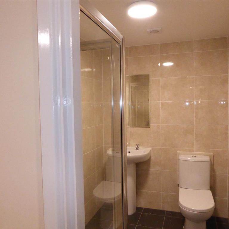 1 bedroom in a house share to rent - Photo 1