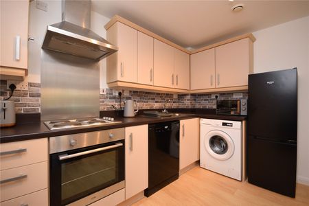 45, Fenton Place, Middleton, Leeds, West Yorkshire, LS10 4FH - Photo 5
