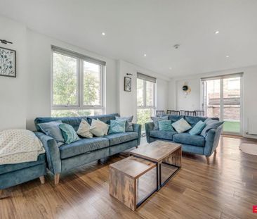 3 bedroom flat to rent - Photo 2