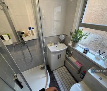 1 bedroom in a flat share to rent - Photo 6