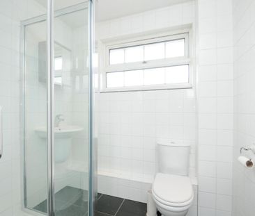 4 bedroom detached house to rent - Photo 2