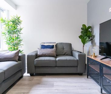 Telephone #32 - Photo 3