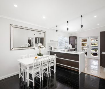 MODERN FAMILY HOME WITH SWIMMING POOL! - Photo 6