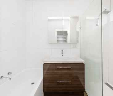 7/201 Graham Street, Port Melbourne VIC 3207 - Townhouse For Rent |... - Photo 6