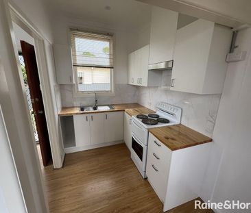 Convenient & Comfortable Living in Bomaderry - Photo 3