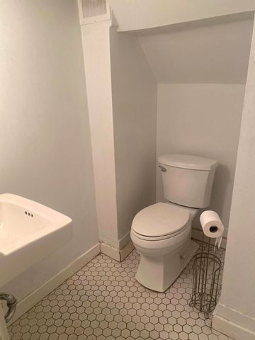 For Lease - 67 Boustead Avenue Unit# Bsmt, Toronto, Ontario - Photo 4