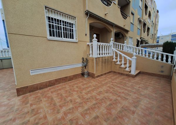 Ref.7505 2-Bedroom Apartment Just 300m from the Beach