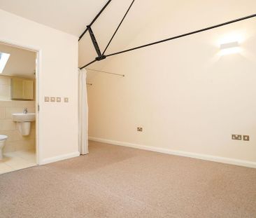 1 bedroom mews to rent - Photo 3