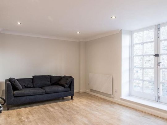 St Peters Court, E1 - Photo 1