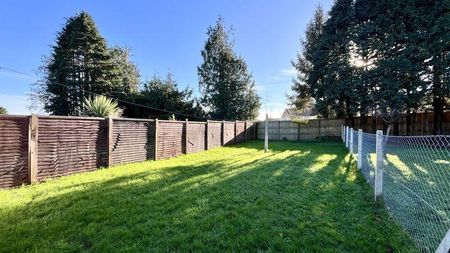 2 bedroom semi-detached house to rent - Photo 5