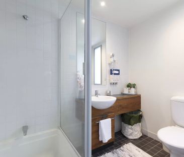 Fully Furnished on Bank Place! (Electricity & Water usage included) - Photo 2