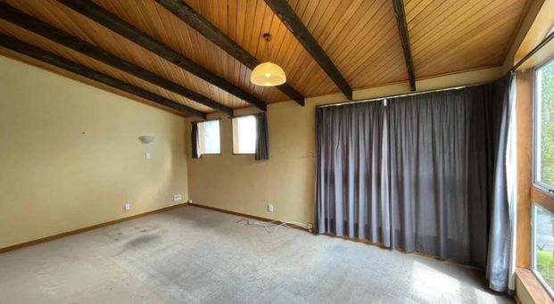 St Johns Hill family home - Photo 1