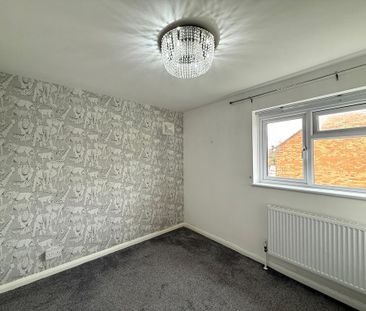 3 bedroom semi-detached house to rent - Photo 6