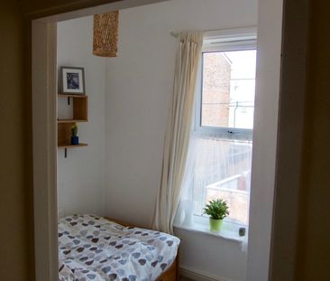 Room in a Shared House, Stamford Street, M16 - Photo 4