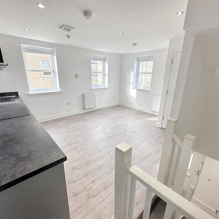 2 bedroom townhouse to rent - Photo 1