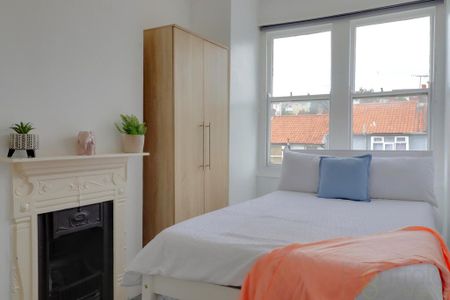 3 bedroom flat to rent - Photo 2