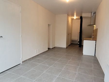 SAINT SATURNIN LES AVIGNON - APPARTEMENT DE 36 M² AVEC TERRASSE (au 1er étage) EN DUPLEX A LOUER - Photo 3