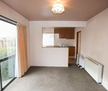 3 BEDROOM, 2 BATHROOM TOWNHOUSE - Photo 2