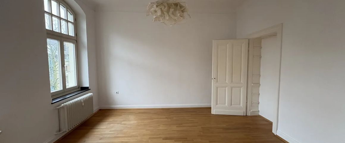 2-Zimmer Altbau mit Balkon zum Verlieben: Renoviert in Pempelfort! - Foto 1
