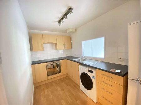 A contemporary apartment forming part of a modern development set in vibrant Crawley. - Photo 2