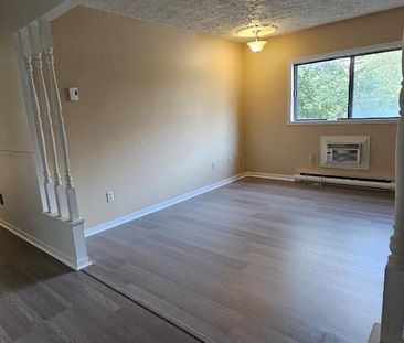4 1/2 dans Triplex près des Galeries d'Anjou - Photo 2