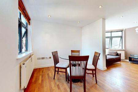 3 bedroom flat to rent - Photo 4