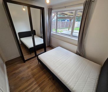 4 bedroom semi-detached house to rent - Photo 6