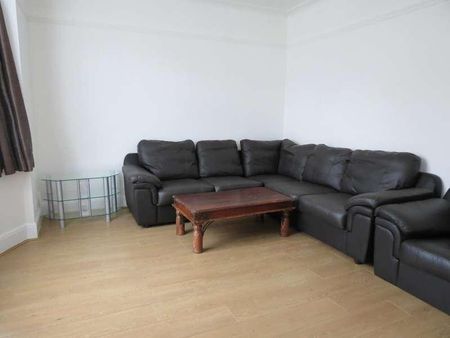 Bedroom Detached House In Winton, BH9 - Photo 5
