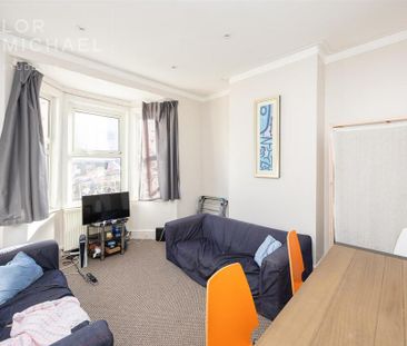 4 bedroom terraced house to rent - Photo 5