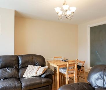 Flat 9, 10 Broomfield Crescent, Headingley, Leeds, LS6 3DD - Photo 2