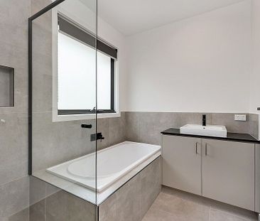 Feature-Packed Town House - Photo 4