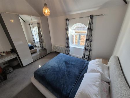 2 bedroom townhouse to rent - Photo 3