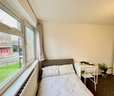 3 Bed Flat, Temple House, SW11 - Photo 4