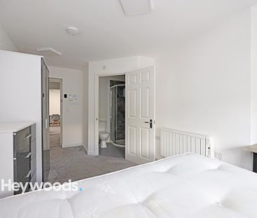 4 bedroom house of multiple occupation to rent - Photo 2