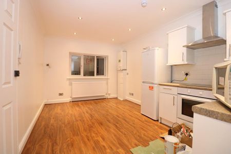 2 bedroom ground floor flat to rent - Photo 5