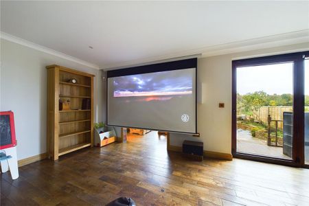 3 bedroom detached house to rent - Photo 5