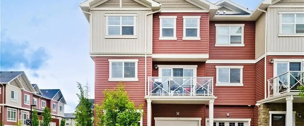3Bed (plus 1 large den) townhouse in your neighborhood with great amenities — 3 Bedrooms+ Den Townhouse - Photo 1