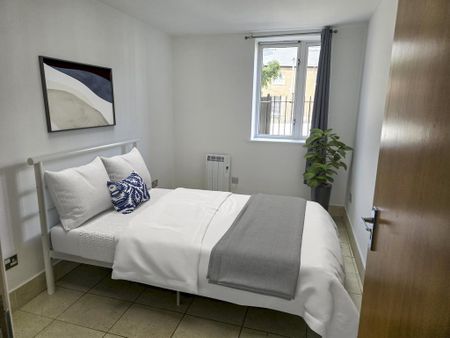 2 bedroom flat to rent - Photo 4