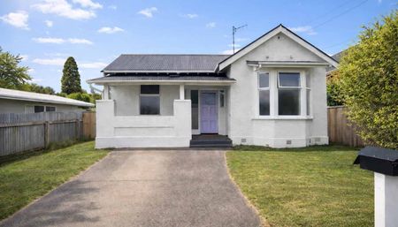 Centrally located four-bedroom home - Photo 5