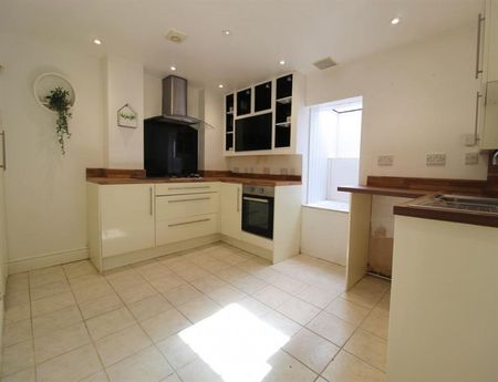 2 Bedroom Apartment To Let - Photo 4