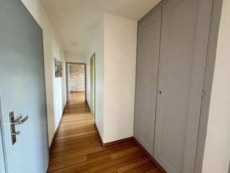 Bel appartement de 3 pièces dans une villa avec terrasse au Locle - Photo 4