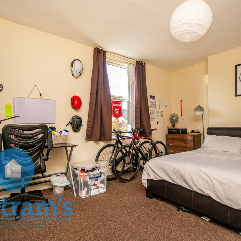 4 bed Semi-Detached House for Rent - Photo 1
