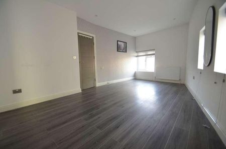 Station Approach, Ashford, TW15 - Photo 2